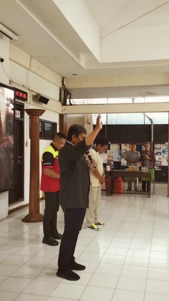 Berkat penutup oleh RD Paulus Febryanto, Lic.Theol.