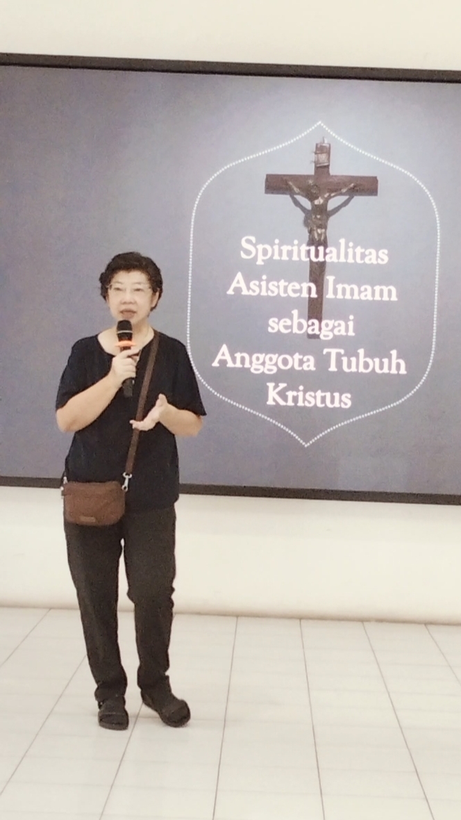 Informasi pengumpulan questioner oleh Koordinator Centrum, Ibu Dr. Susan Anggraini, Lic.Theol.